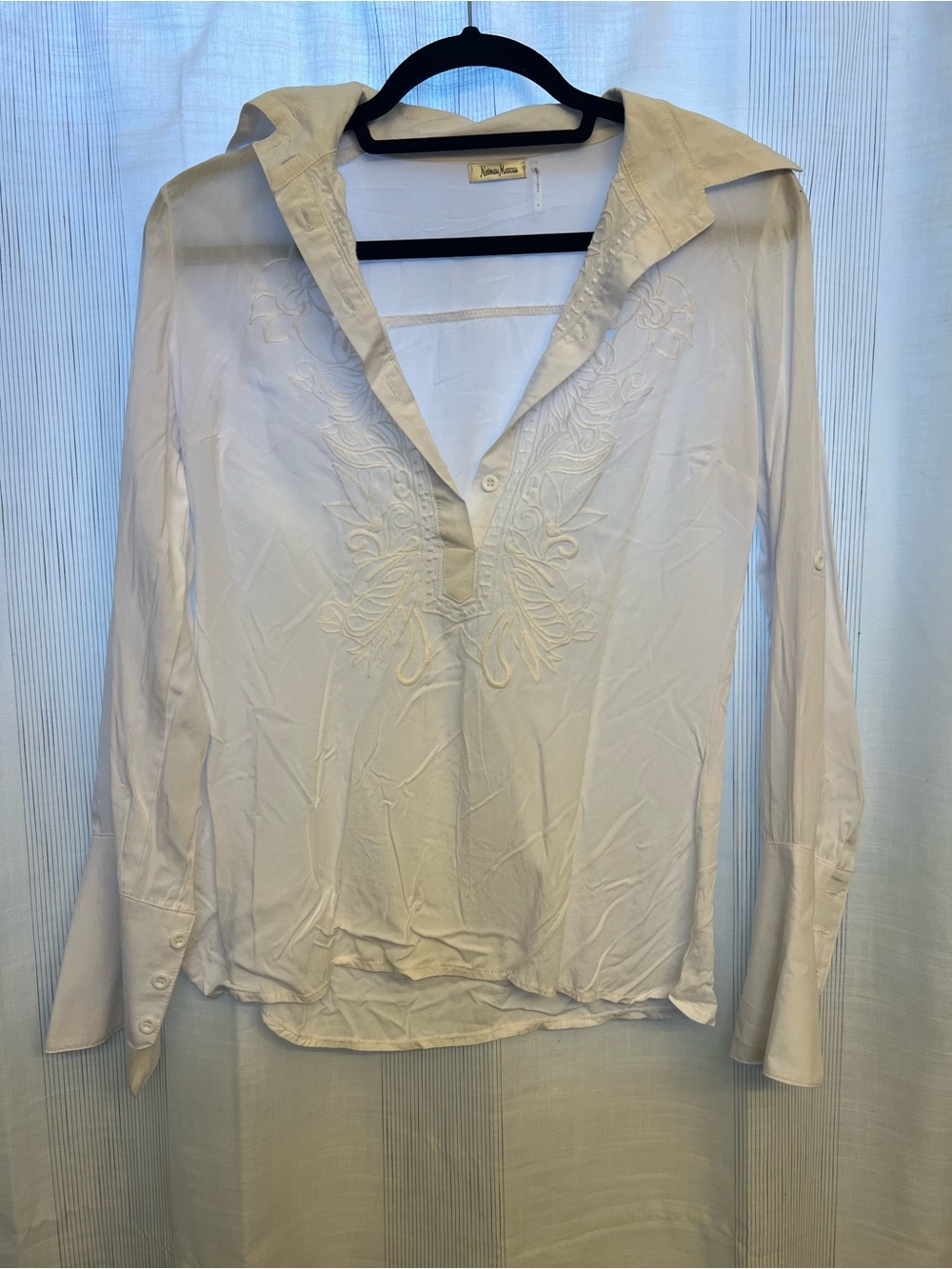 Lovely Neiman Marcus embroidered blouse, airy but flatteringly form fitting!